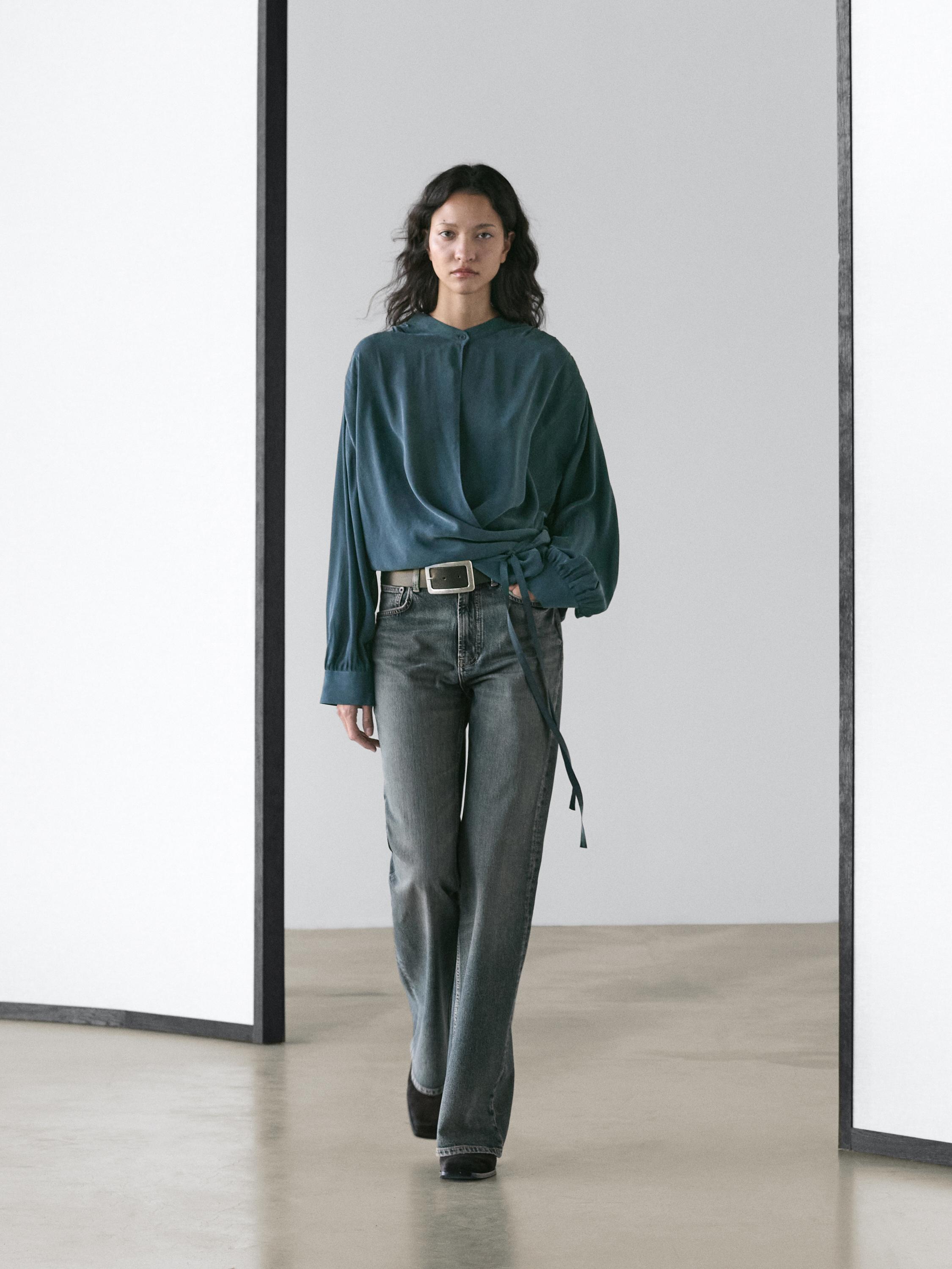 Mid-rise straight-leg flare fit jeans